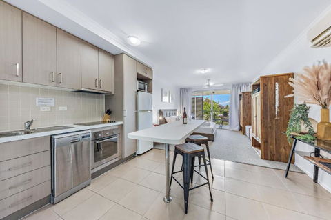 Allure 11- Airlie Central Apartments - eAccommodation 2