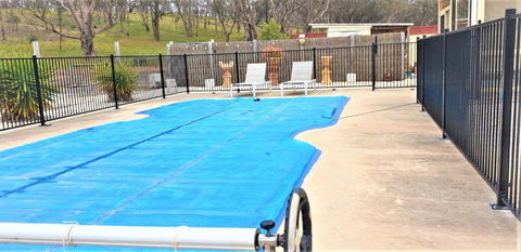 Alma Retreat, King Bed, Family, Pet Friendly - eAccommodation 0