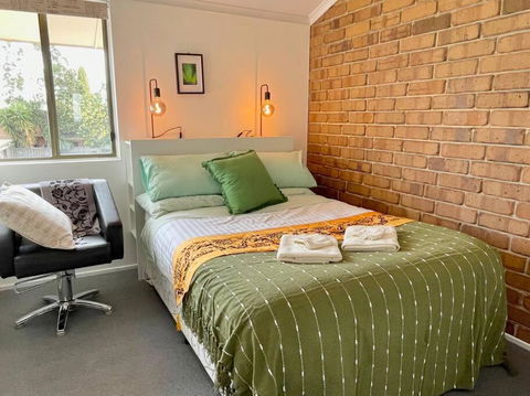 Aloha Adelaide - eAccommodation 1