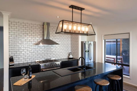 Alpine Knights Stylish Luxury - eAccommodation 0