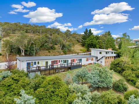 Alps Lakeview Lodge - eAccommodation 0