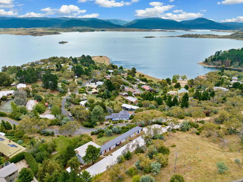 Alps Lakeview Lodge - eAccommodation 1