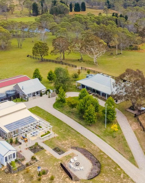 Amberlea Homestead & Cottage - eAccommodation 0