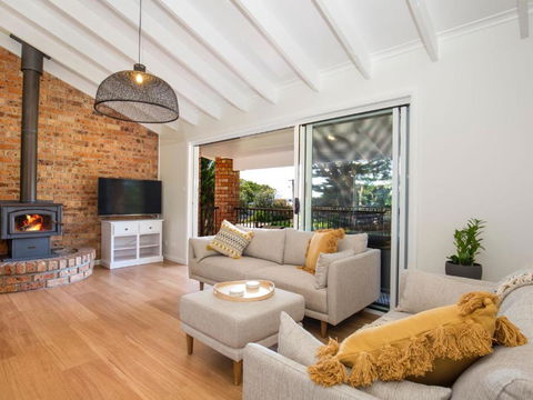 Anacapri - Pet Friendly - Opposite Beach - Fireplace - eAccommodation 2