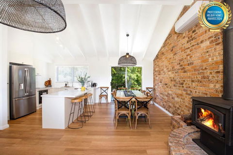 Anacapri - Pet Friendly - Opposite Beach - Fireplace - eAccommodation 1