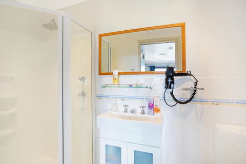 Anchors Aweigh - Adult & Guests Only - eAccommodation 2