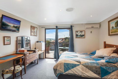 Anchors Aweigh - Adult & Guests Only - eAccommodation 4