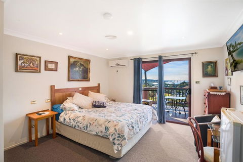 Anchors Aweigh - Adult & Guests Only - eAccommodation 1