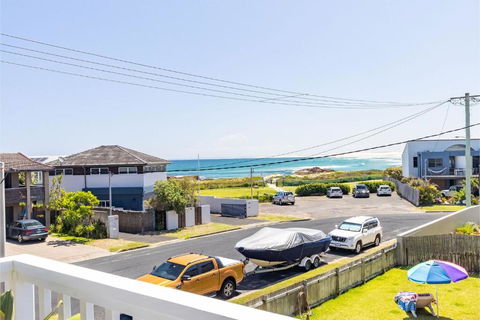 Anna Bay Beach Shack 44 Ocean Avenue Fantastic 2 Storey House With Spectacular Views - eAccommodation 1