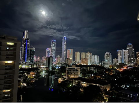 Amazing Views Surfers Paradise 2 Bedroom Unit Close To Everything - eAccommodation 0