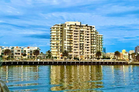 Amzing Ocean View Spacious Three Bedrooms Apartment Port Melbourne - eAccommodation 3