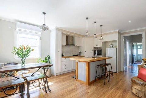 Antique Retreat - eAccommodation 1