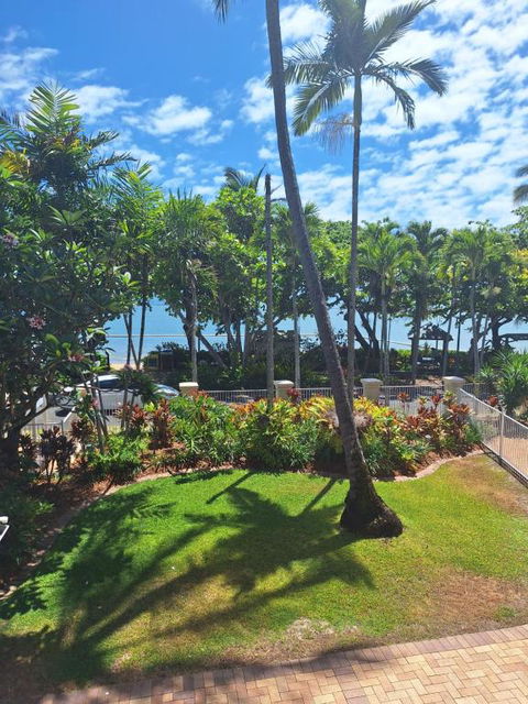 Apartment 12 On Trinity Beach - eAccommodation 0