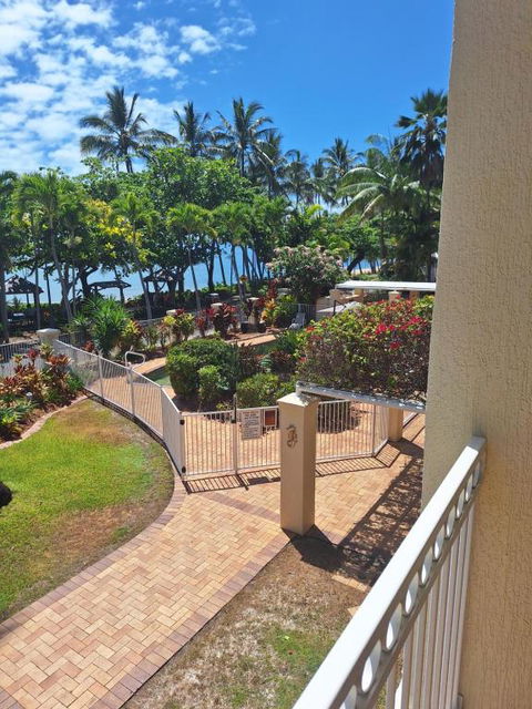 Apartment 12 On Trinity Beach - eAccommodation 3