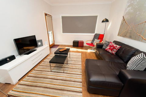 Apartments By Townhouse - eAccommodation 2