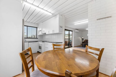 Apollo Unit 25 Ground Floor - eAccommodation 4