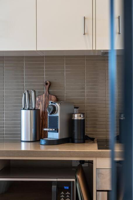 Aqua By The Sea - 1BR, Beachfront, Pool & Gym - eAccommodation 2