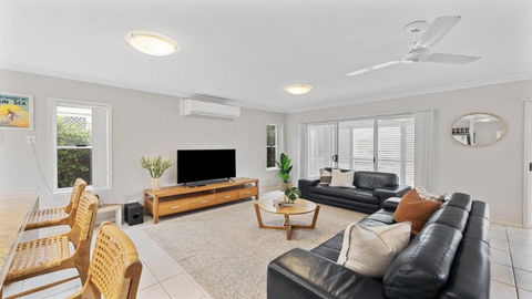 Aqua Links 70 The Drive Yamba - eAccommodation 2