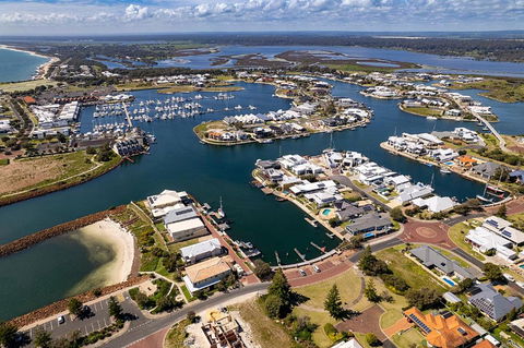 Aqua Tides- Family Home With Pool - eAccommodation 3