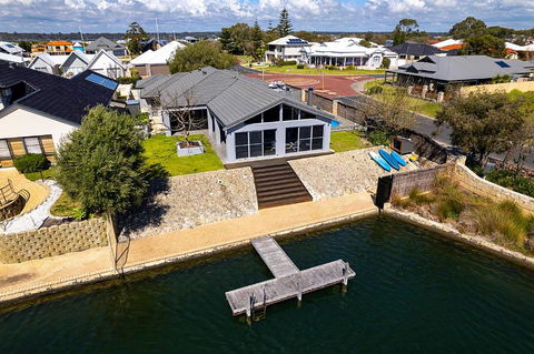 Aqua Tides- Family Home With Pool - eAccommodation 0