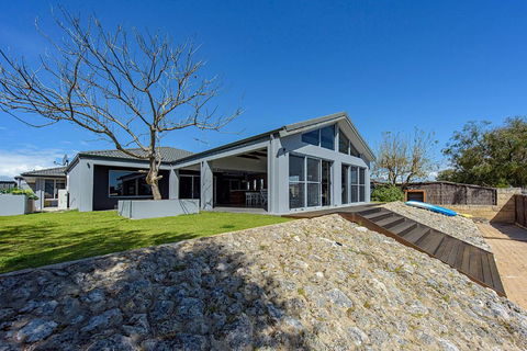 Aqua Tides- Family Home With Pool - eAccommodation 1