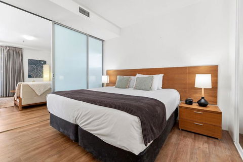 Aqua Vista At Harbour Lights - Poolside Panorama - eAccommodation 2