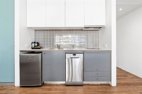 Aqua Vista At Harbour Lights - Poolside Panorama - eAccommodation 3