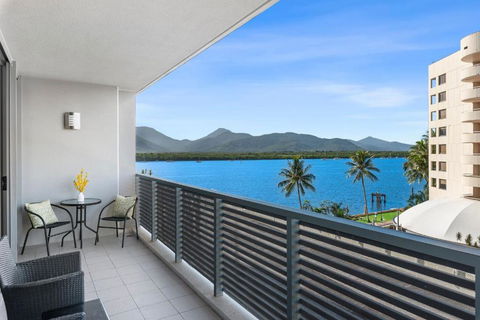 Aqua Vista At Harbour Lights - Poolside Panorama - eAccommodation 0