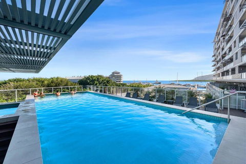 Aqua Vista At Harbour Lights - Poolside Panorama - eAccommodation 1