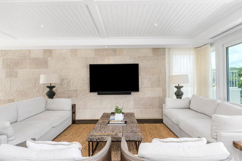 Aquarium 3 Bedroom - eAccommodation 3