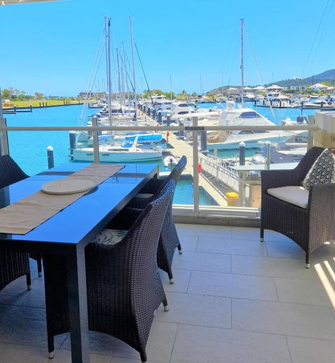 AquaView Boathouse Airlie Beach - eAccommodation 0
