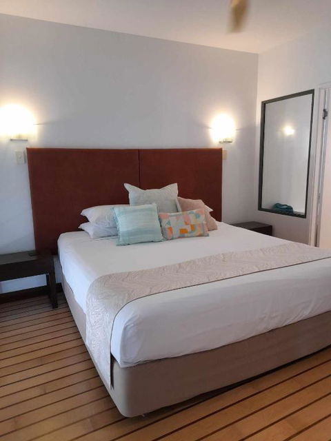 AquaView Boathouse Airlie Beach - eAccommodation 2