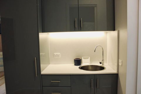 Architectural Crisp & Convenient Location - eAccommodation 3