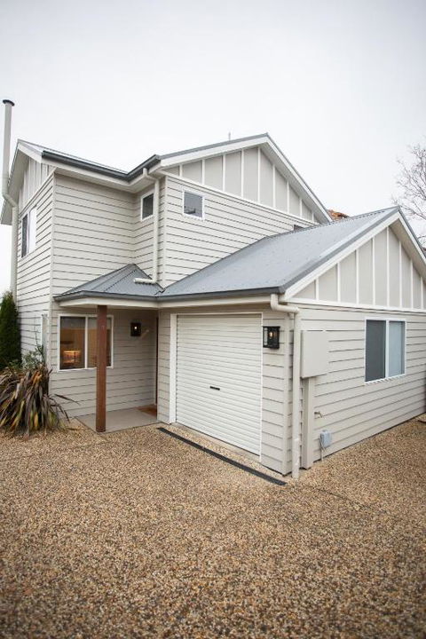Armidale Cottage - House 1 - eAccommodation 2