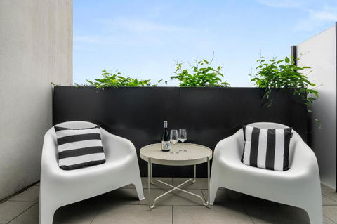 Art Deco - Collingwood Hideaway - eAccommodation 2