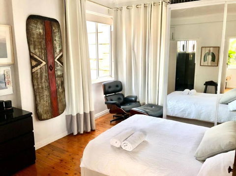 Artistic, Spacious And Comfortable 1 Bedroom Apartment - eAccommodation 0