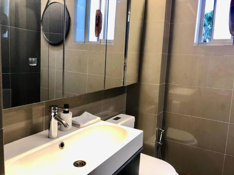 Artistic, Spacious And Comfortable 1 Bedroom Apartment - eAccommodation 3