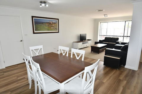 Ascot Gardens Serviced Apartments - eAccommodation 0