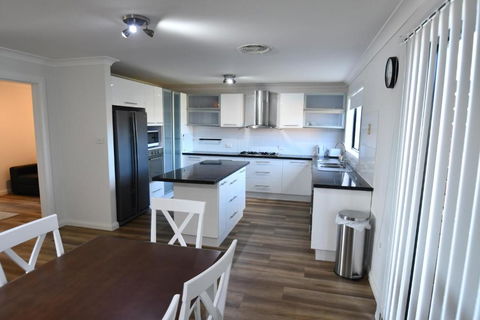 Ascot Gardens Serviced Apartments - eAccommodation 2