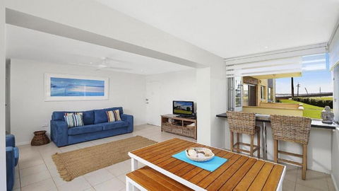 Ashwood 100 Meters To Beach, Shops, Cafes Accom Holidays - eAccommodation 0