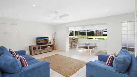 Ashwood 100 Meters To Beach, Shops, Cafes Accom Holidays - eAccommodation 3