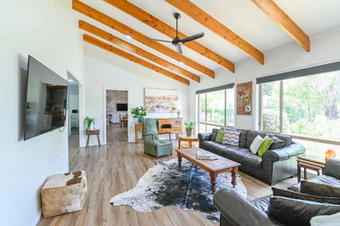 Aspen Abode - CBD, Fireplace, BBQ, 3 Smart TVs - eAccommodation 1