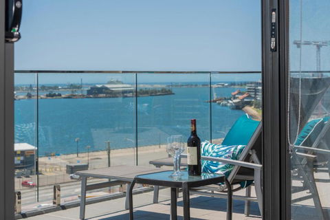 Astra Apartments Newcastle - eAccommodation 4