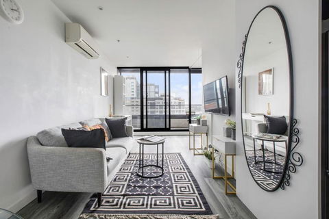 Aura Off Flinders Lane - A City Centre Balcony Abode - eAccommodation 0