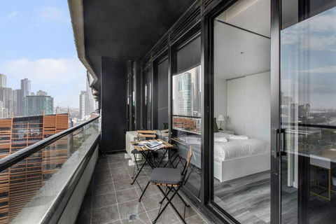 Aura Off Flinders Lane - A City Centre Balcony Abode - eAccommodation 3