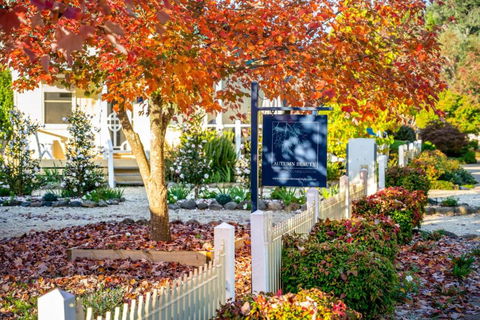 Autumn Beauty - Mountain View Cottage 3 - eAccommodation 1