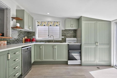 Autumn Leaf Cottage - Heritage Charm, Close To CBD - eAccommodation 1