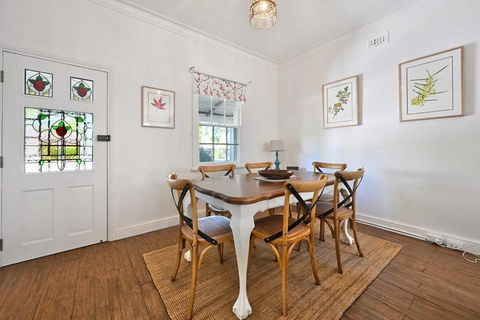 Autumn Leaf Cottage - Heritage Charm, Close To CBD - eAccommodation 3