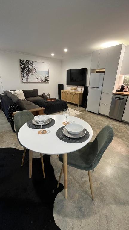 Avalon Beach Guesthouse - eAccommodation 2