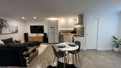 Avalon Beach Guesthouse - eAccommodation 1